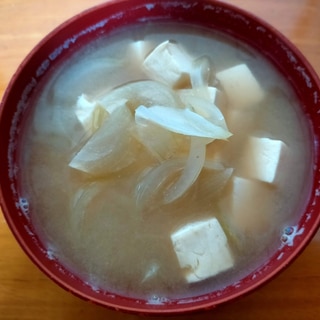 玉ねぎと豆腐の味噌汁